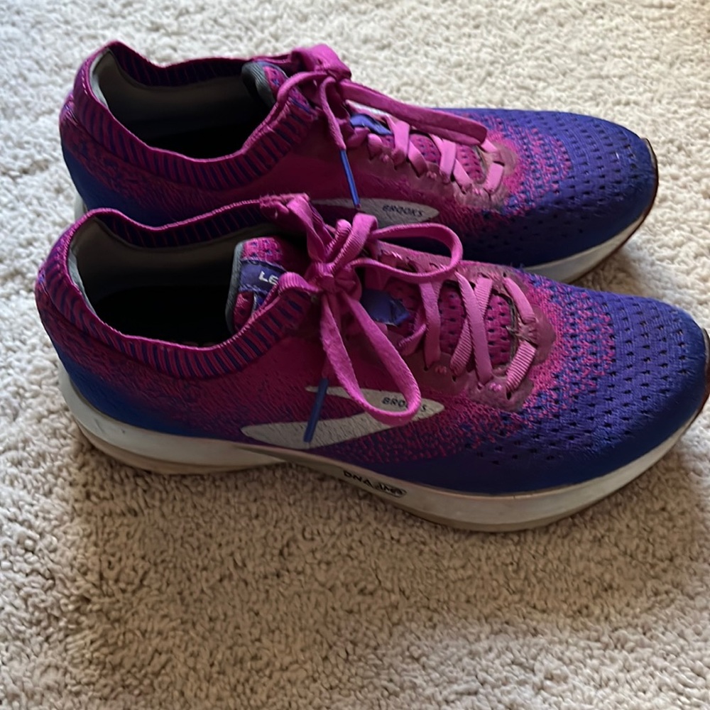 Brooks Levitate 2 women size 6.5